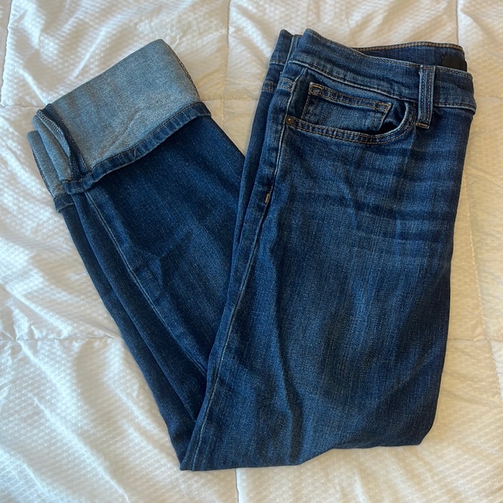 *Free Gift W Purchase* Dark wash Joe’s jeans jegging. Size 29.